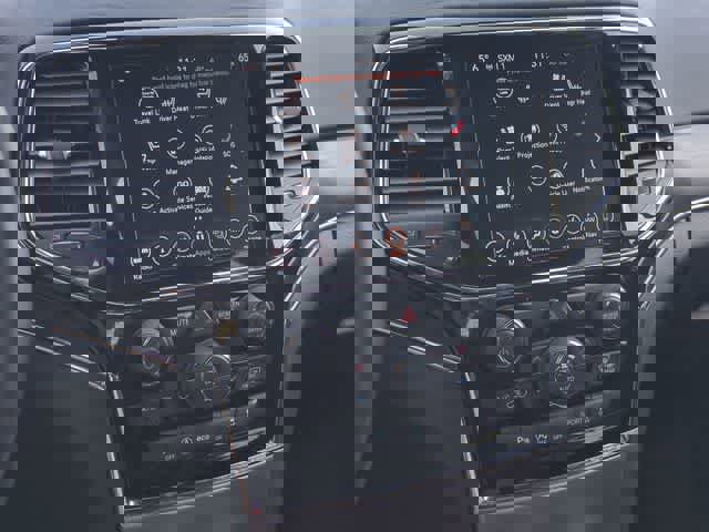 Used 2019 Jeep Grand Cherokee Limited w/ Luxury Group II AWD/4WD image 29