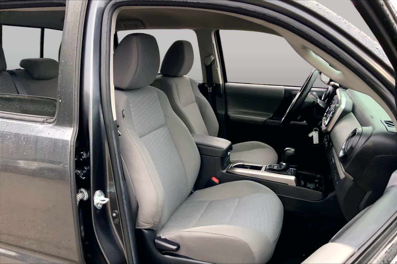 Used 2022 Toyota Tacoma SR5 RWD image 9
