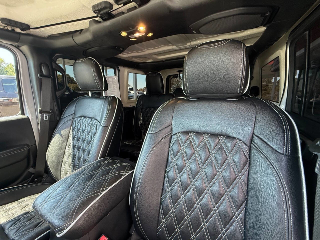 Used 2019 Jeep Wrangler Unlimited Sahara image 32