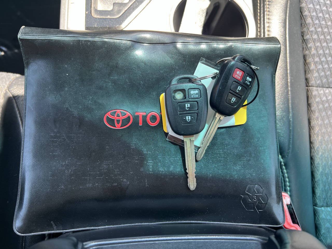 Used 2014 Toyota Camry SE FWD image 21