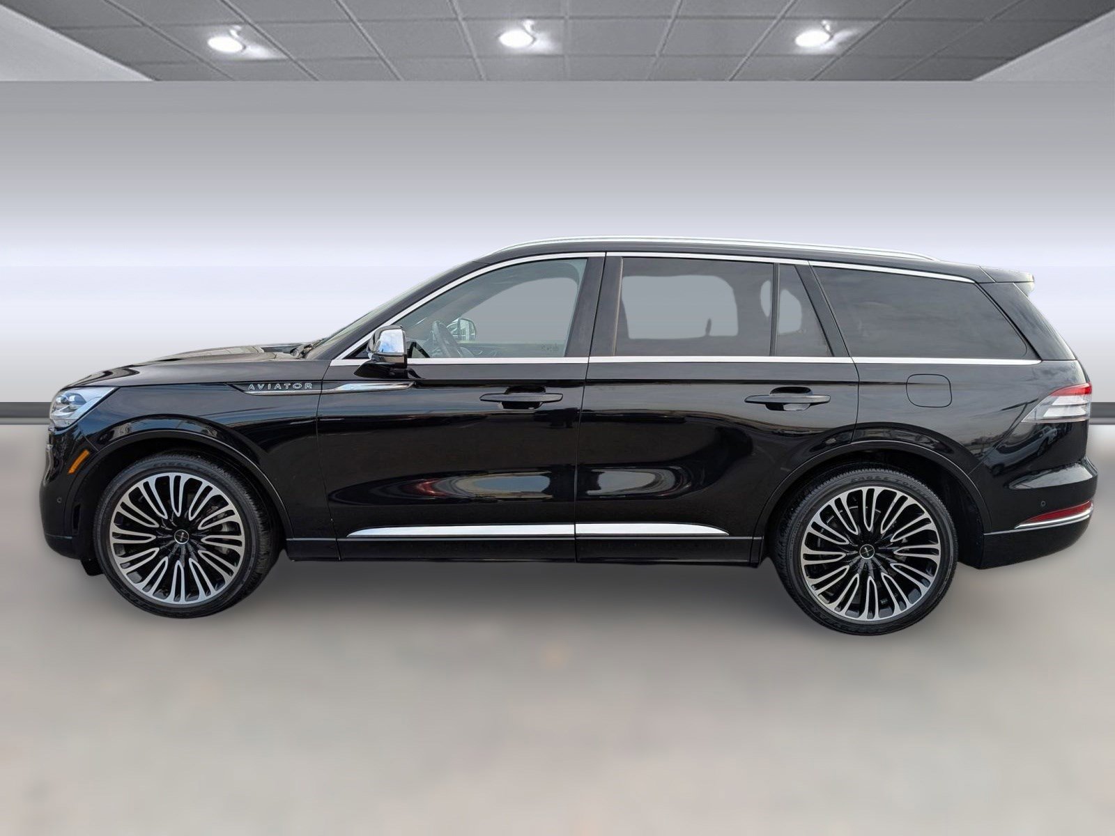 Used 2022 Lincoln Aviator Black Label w/ Dynamic Handling Package image 2