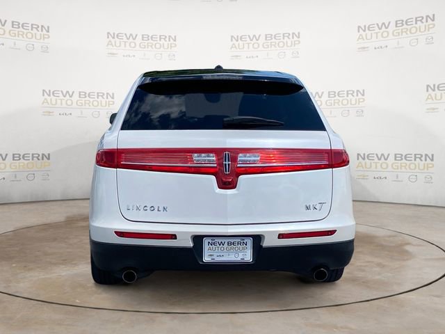 Used 2019 Lincoln MKT AWD image 4