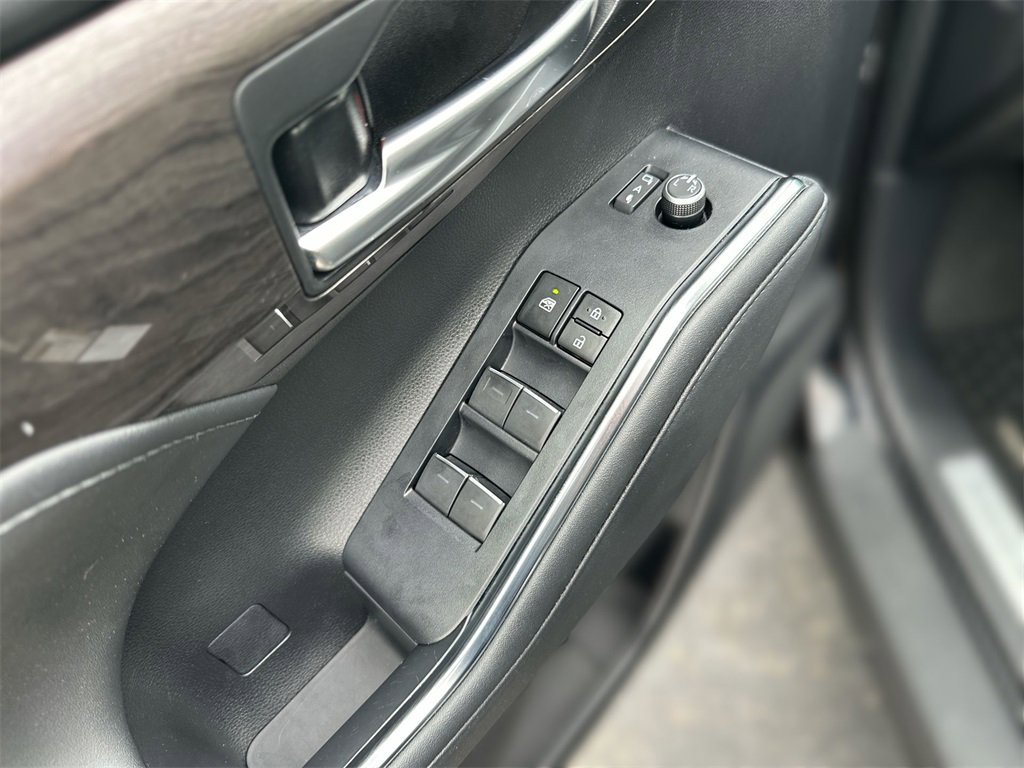 Used 2023 Toyota Highlander Limited image 16