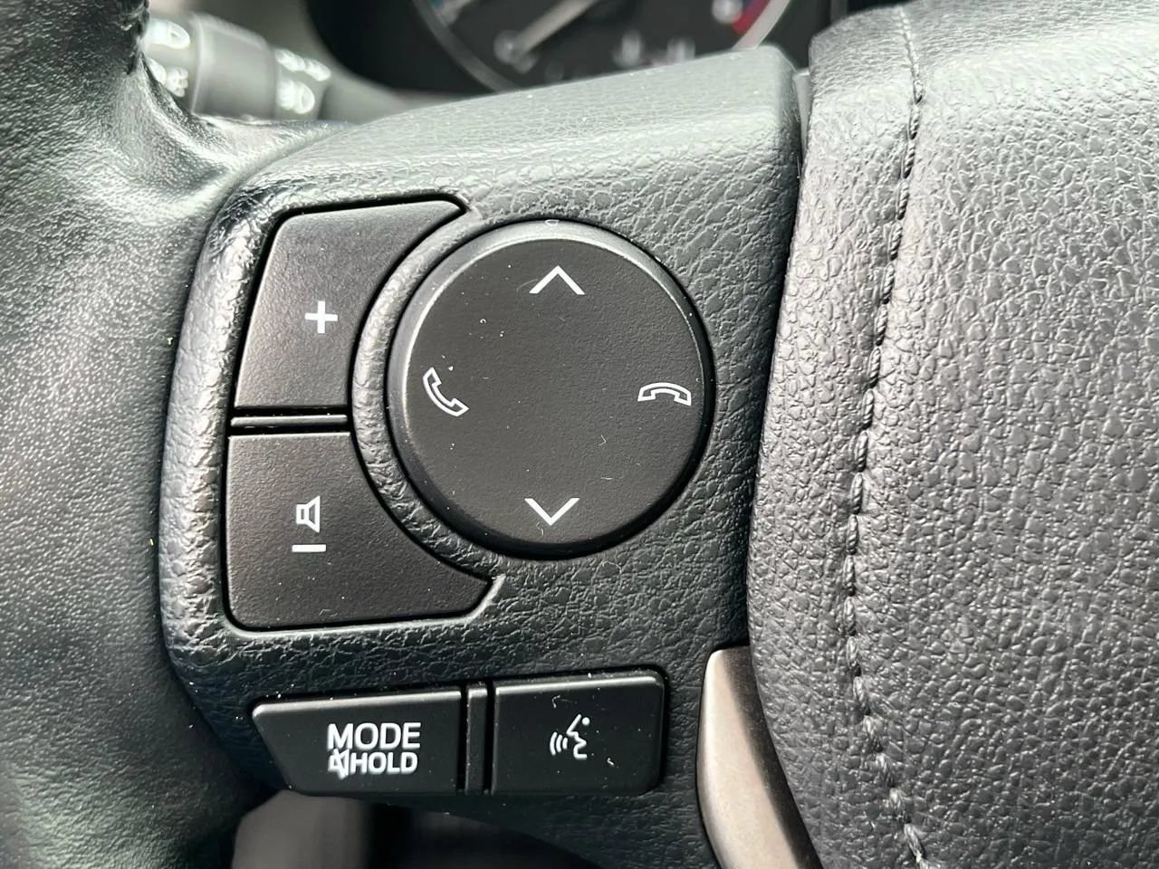 Used 2016 Toyota RAV4 XLE FWD image 12