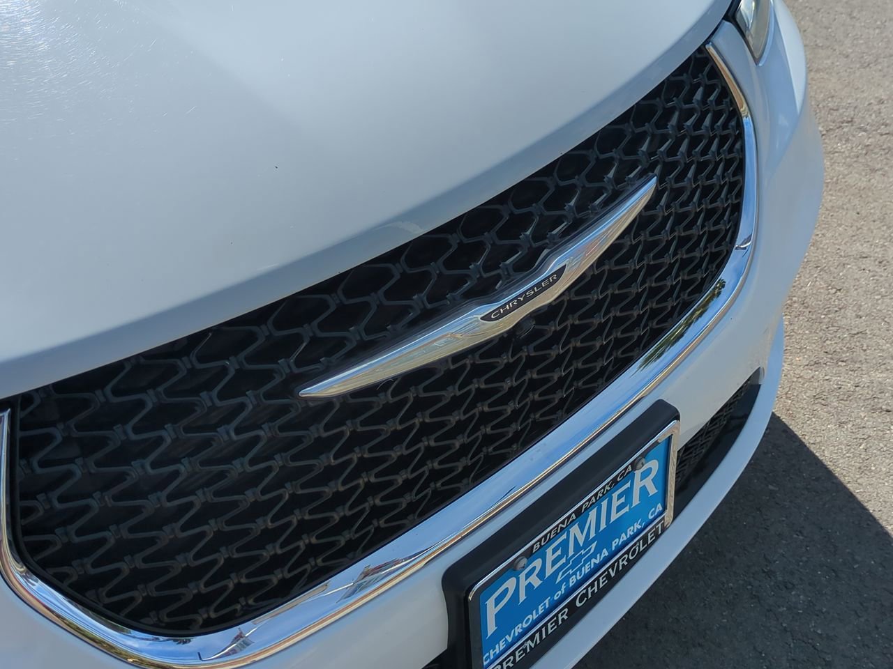 Used 2024 Chrysler Pacifica Touring-L image 28