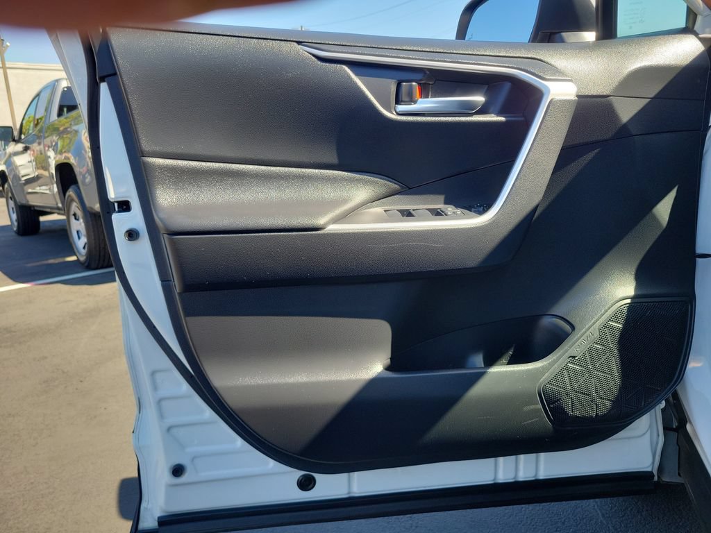 Used 2019 Toyota RAV4 XLE w/ Convenience Package FWD image 24