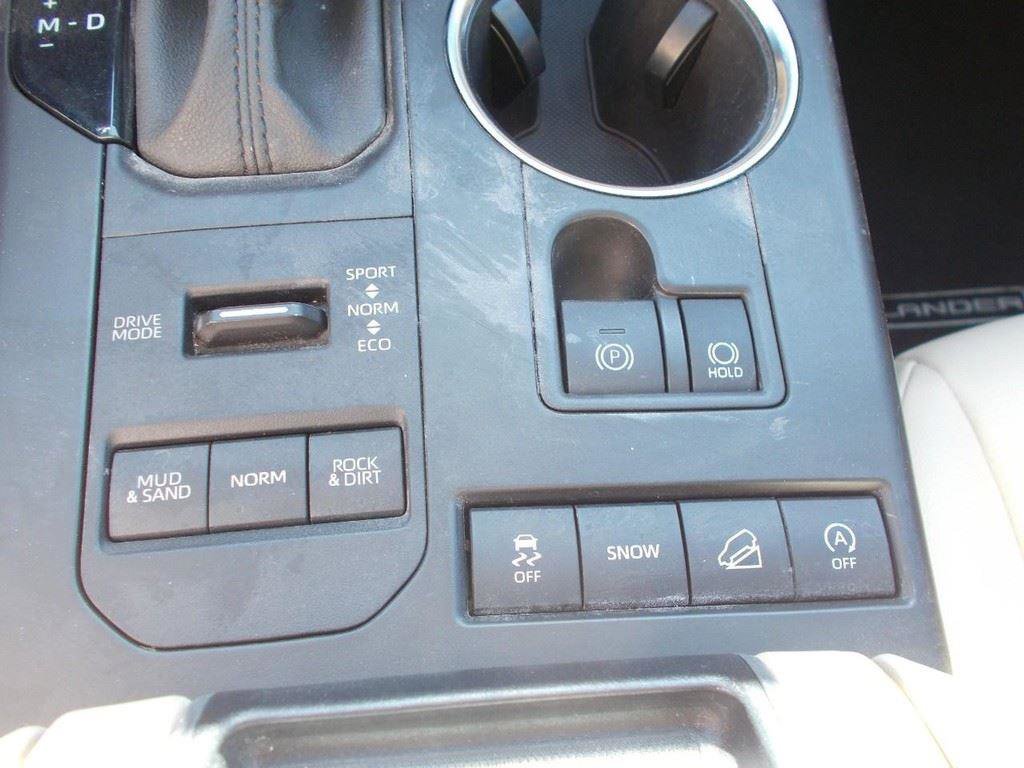 Used 2021 Toyota Highlander XLE image 24