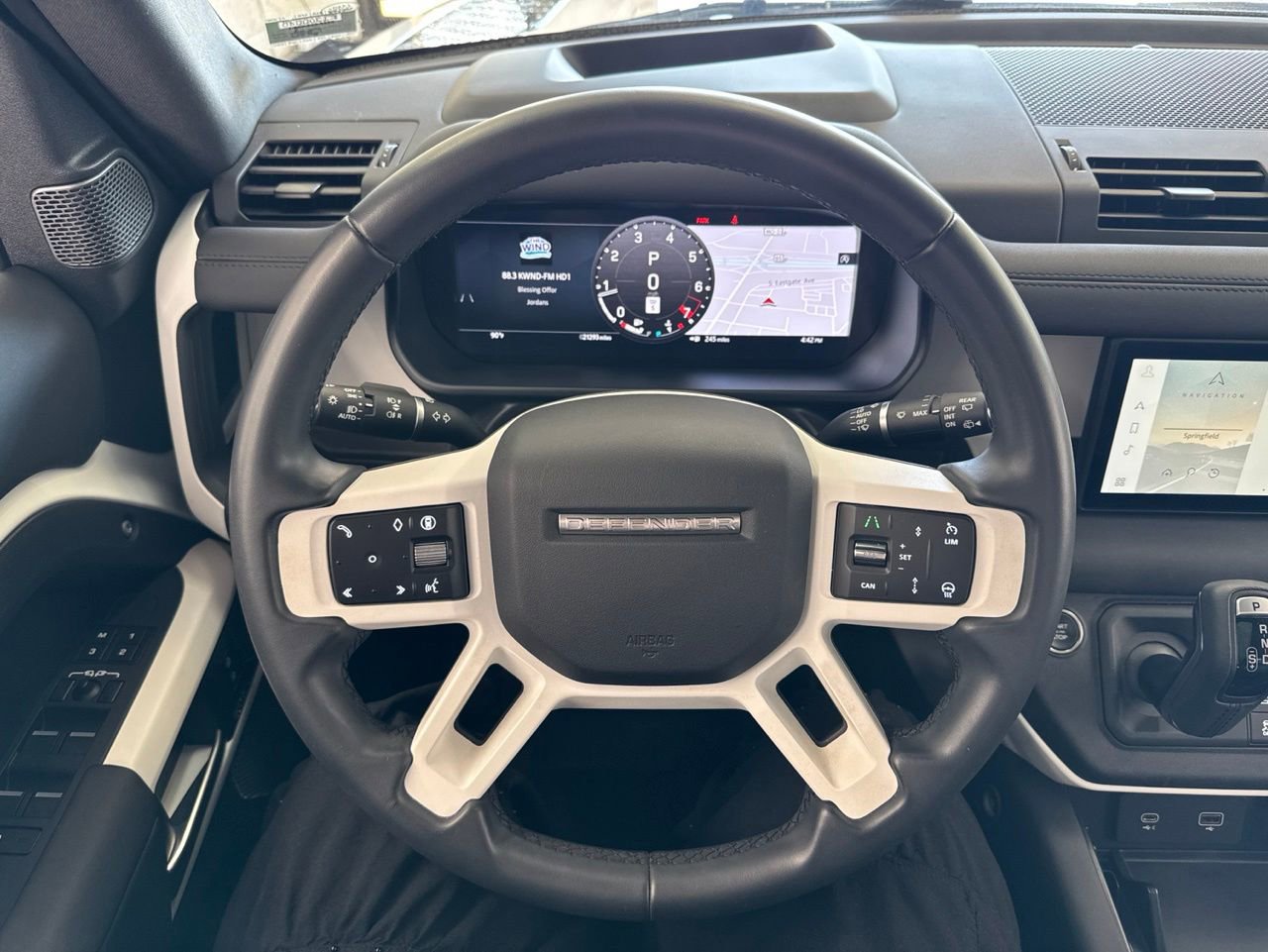 Used 2024 Land Rover Defender 110 SE AWD/4WD image 19