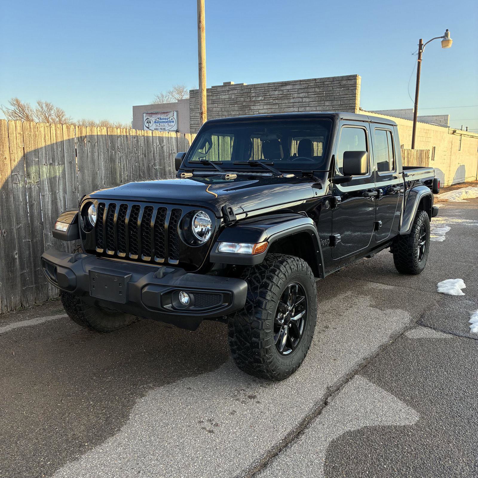 Used 2021 Jeep Gladiator Sport image 1
