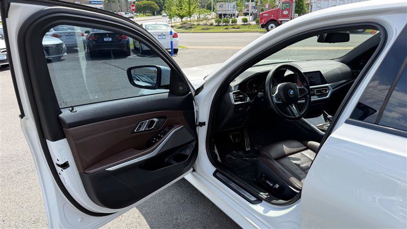 Used 2020 BMW 330i xDrive Sedan w/ M Sport Package AWD/4WD image 20