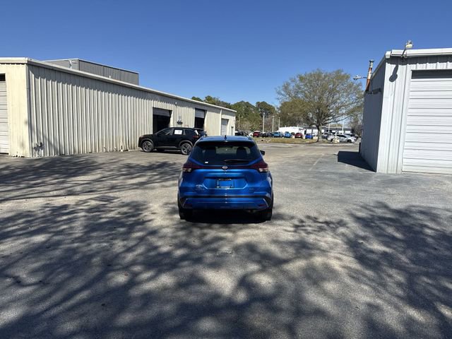 Used 2023 Nissan Kicks SR w/ SR Premium Package FWD image 6