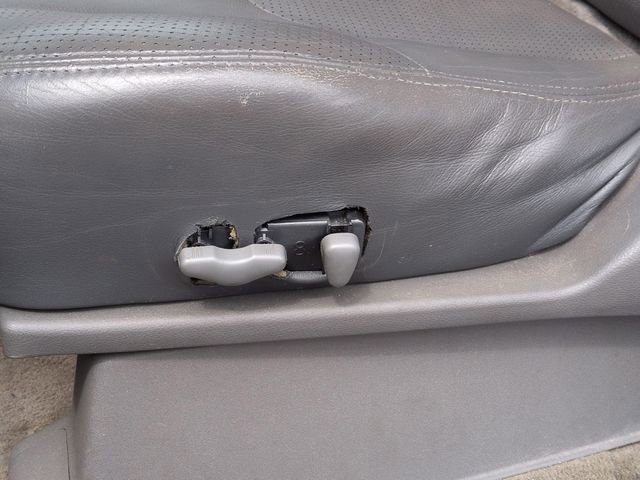 Used 2011 Nissan Frontier SL w/ Moonroof Pkg image 11