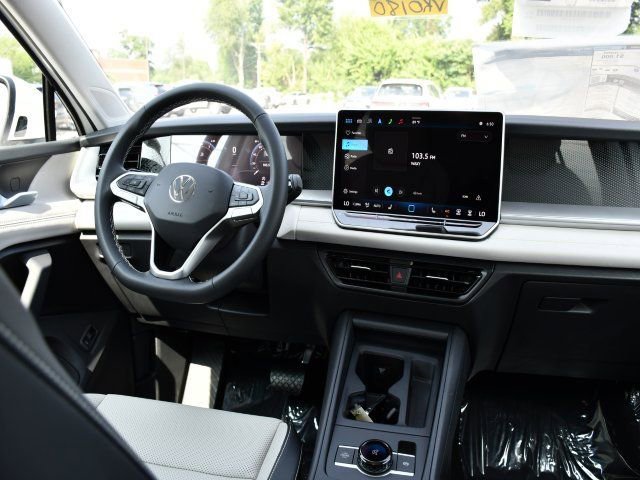 New 2025 Volkswagen Tiguan SE image 17