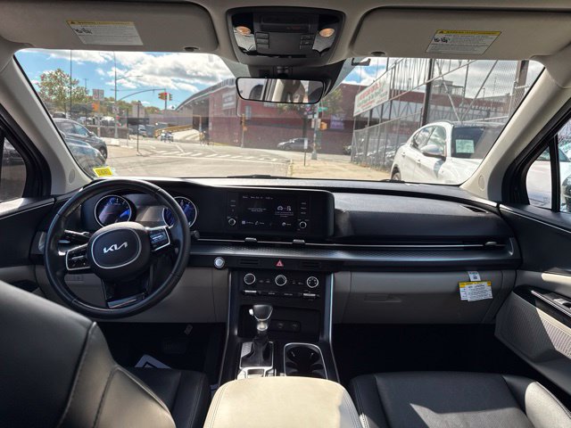 Used 2022 Kia Carnival LX FWD image 14