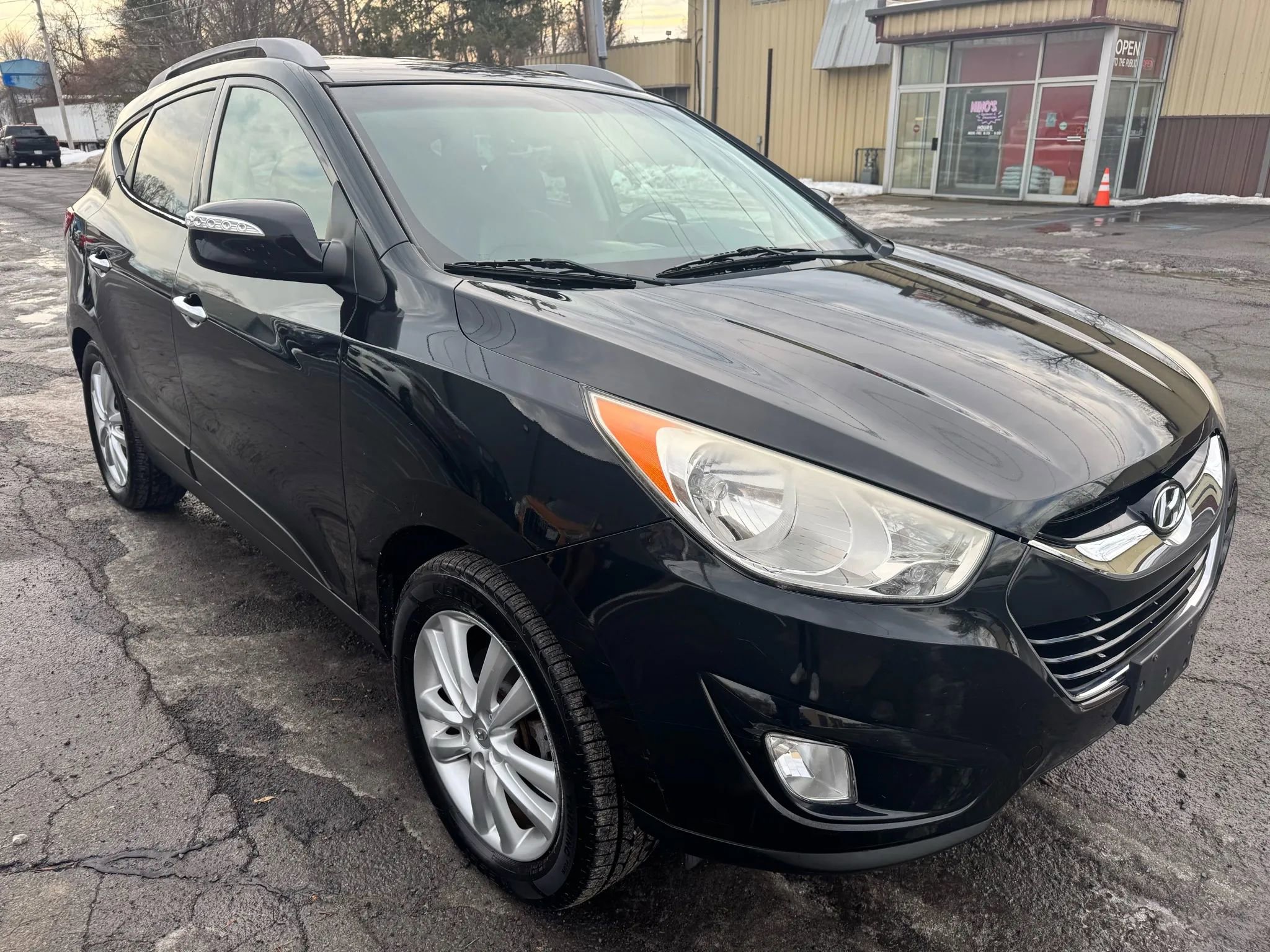 Used 2010 Hyundai Tucson Limited AWD/4WD image 3