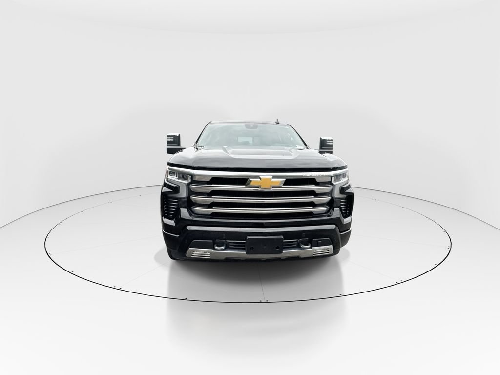 Used 2025 Chevrolet Silverado 1500 High Country w/ High Country Premium Package AWD/4WD image 3