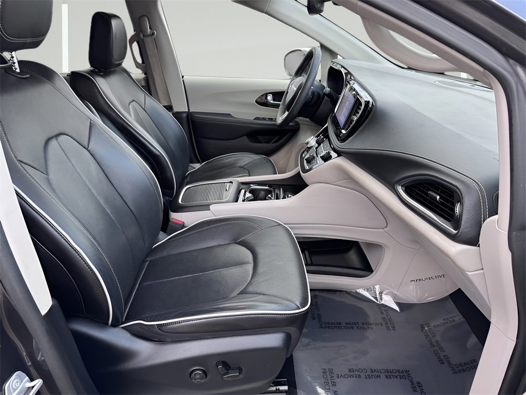 Used 2022 Chrysler Pacifica Limited image 30