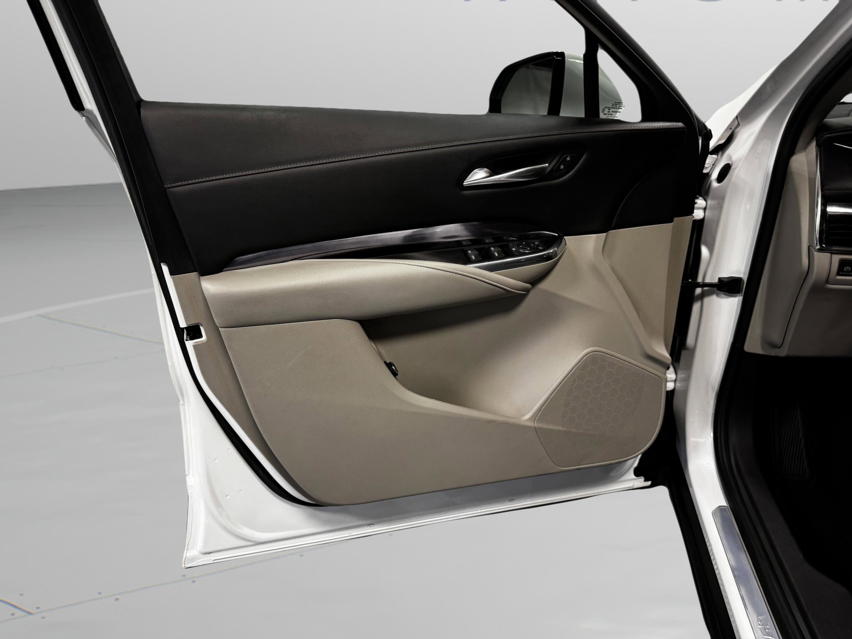 Used 2022 Cadillac XT4 Luxury w/ Driver Awareness Package FWD image 24