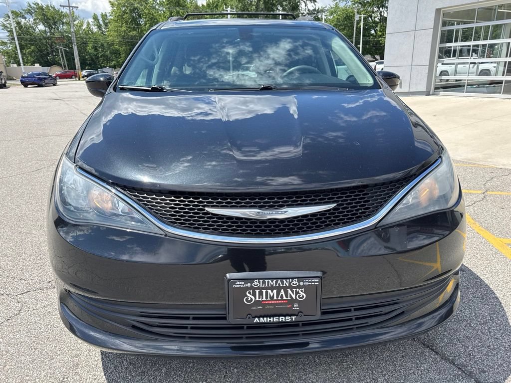 Used 2017 Chrysler Pacifica Touring FWD image 11