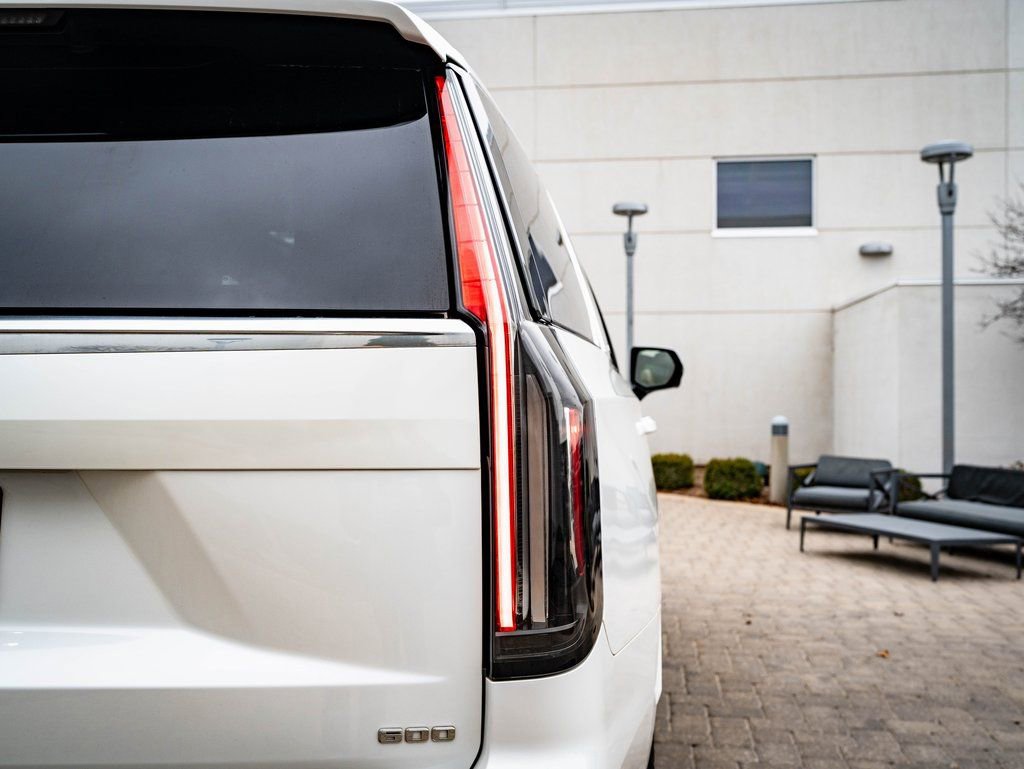 Used 2021 Cadillac Escalade ESV Premium Luxury image 9