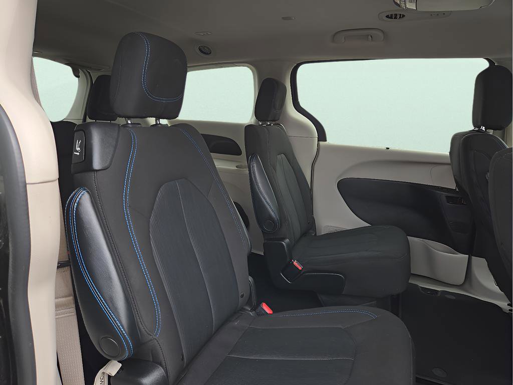 Used 2021 Chrysler Pacifica Touring image 26