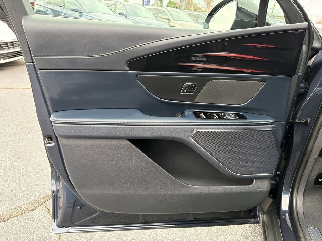 Used 2024 Lincoln Nautilus Reserve image 10