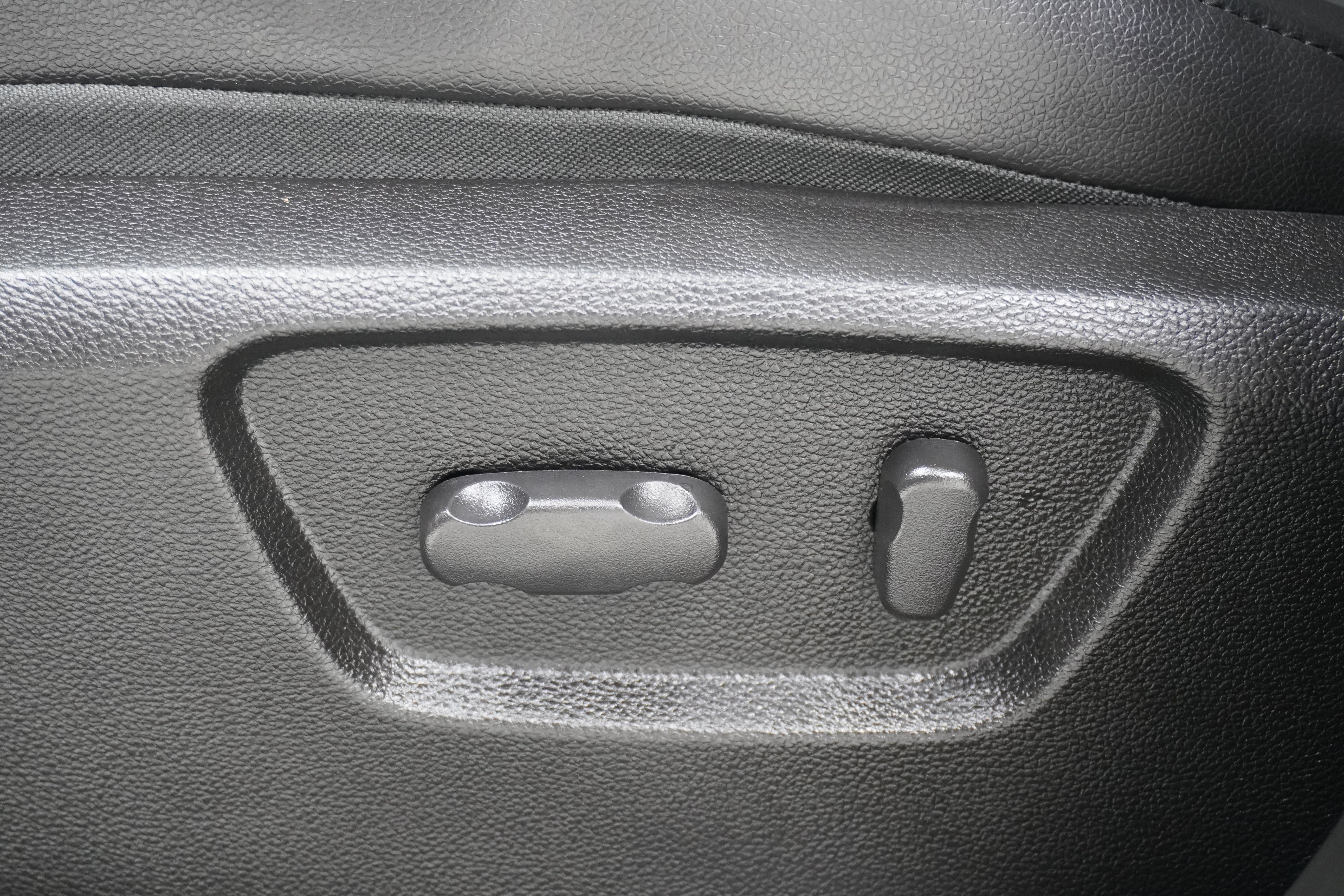 Used 2015 Chevrolet Captiva Sport LT w/ Convenience Package FWD image 15