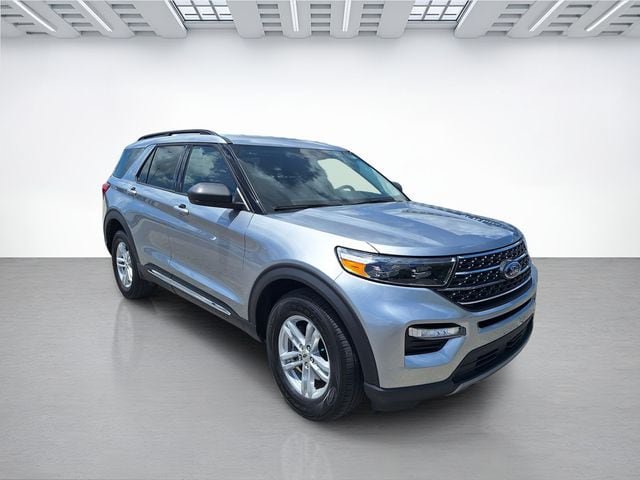 Used 2024 Ford Explorer XLT w/ Equipment Group 202A AWD/4WD image 39