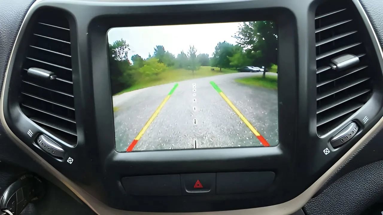 Used 2017 Jeep Cherokee Latitude w/ Cold Weather Group image 22