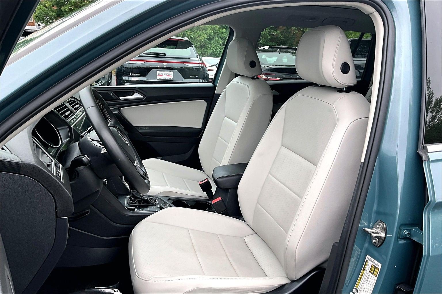 Used 2021 Volkswagen Tiguan SE w/ Panoramic Sunroof Package AWD/4WD image 24