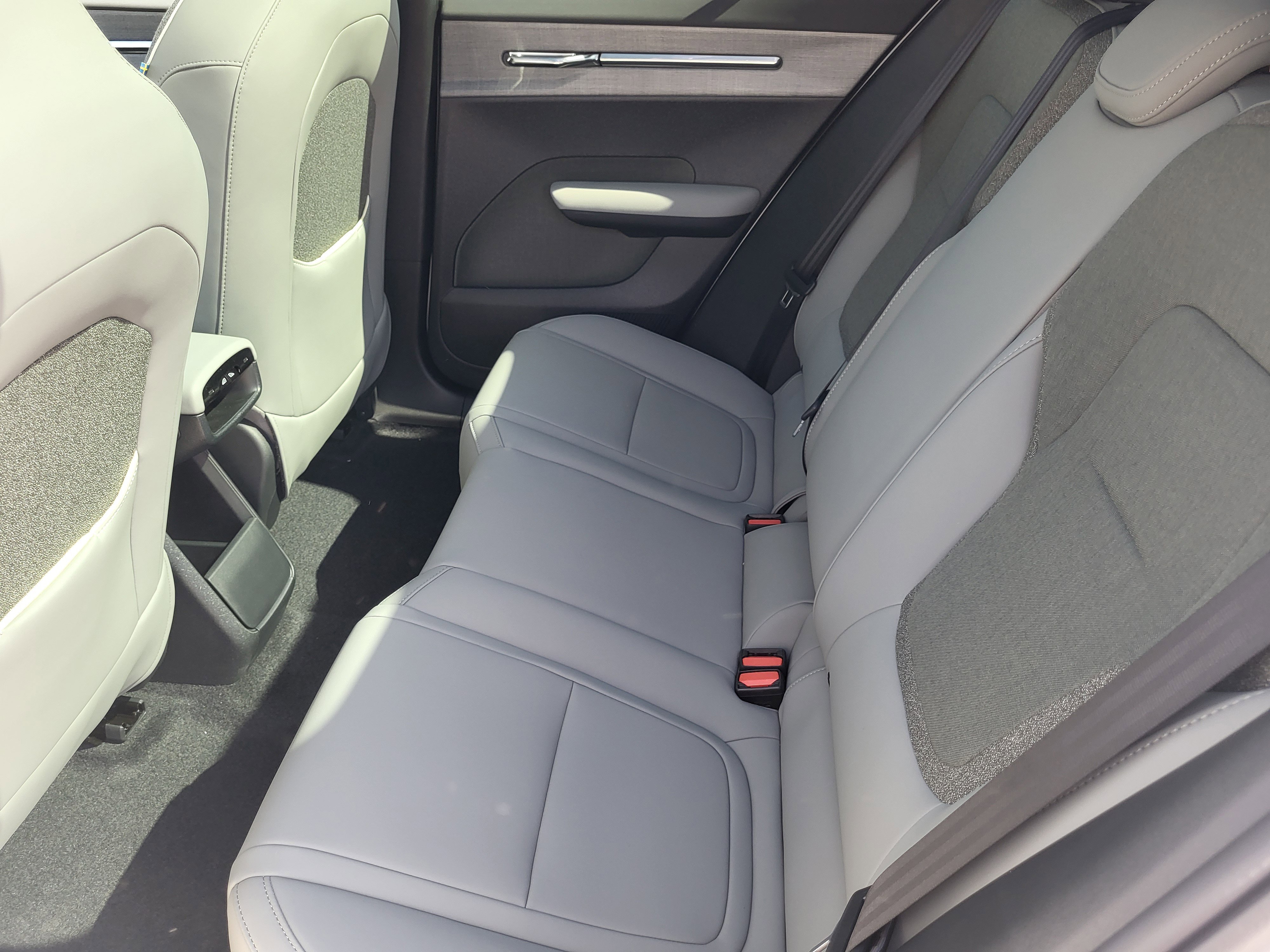 New 2025 Volvo EX30 Plus w/ Protection Package Premier image 16