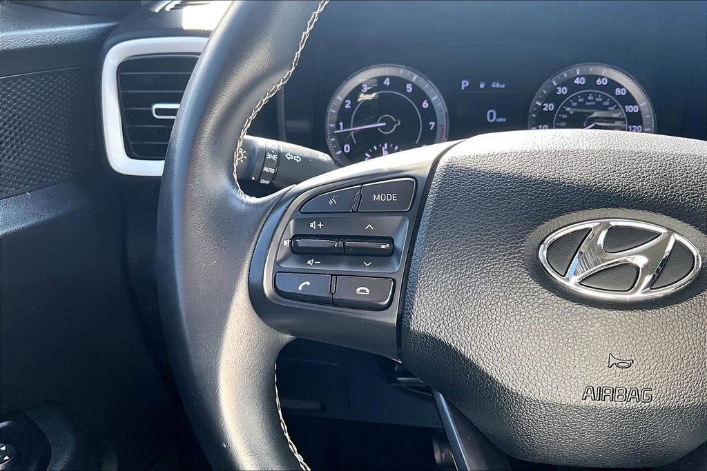 Used 2022 Hyundai Venue Limited FWD image 19
