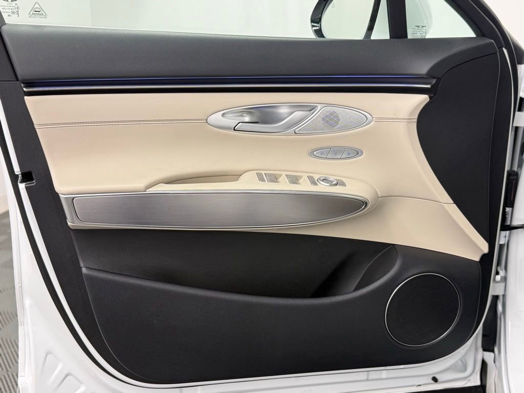 Used 2026 Genesis GV70 2.5T Select image 13