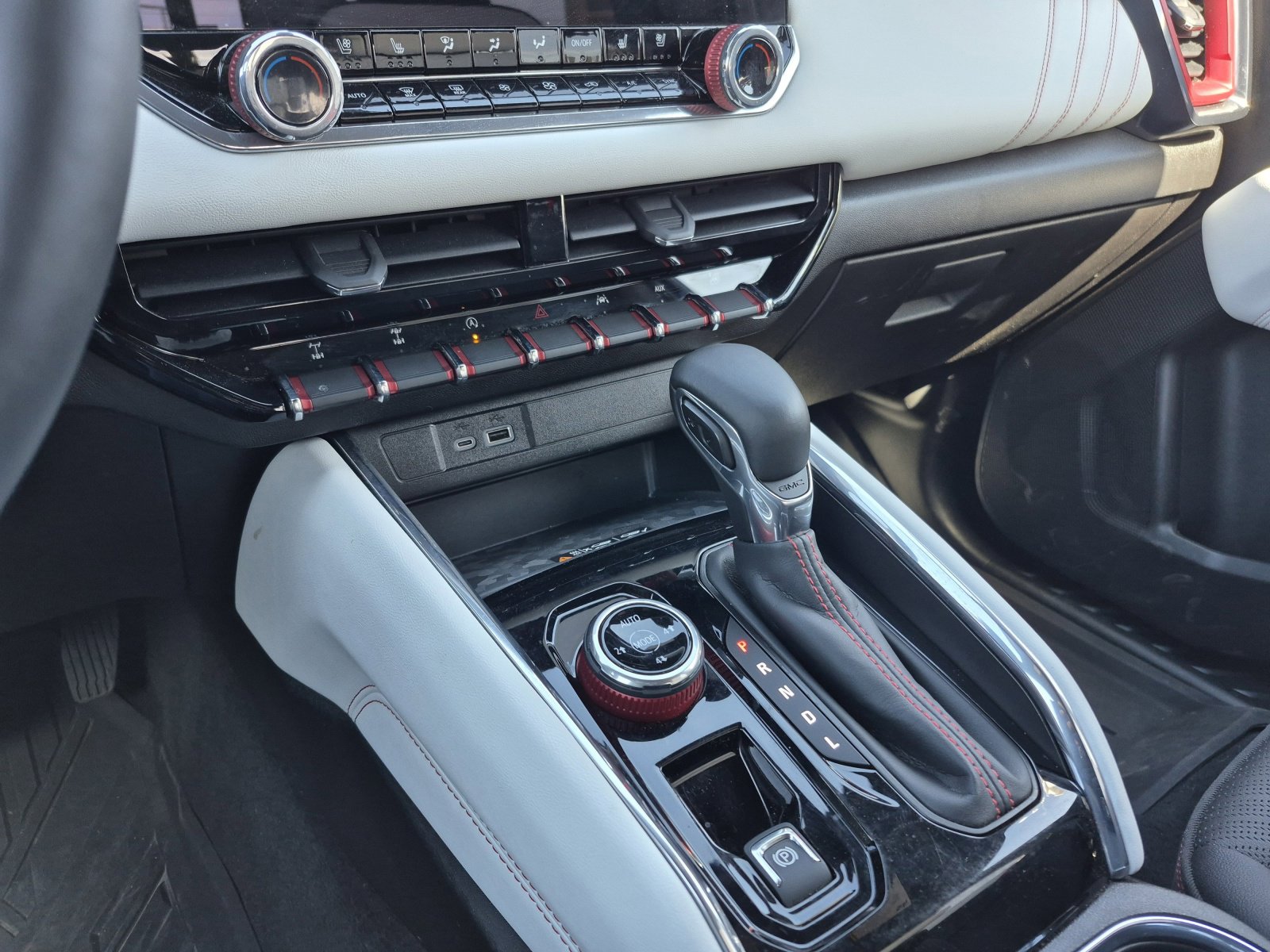 Used 2024 GMC Canyon AT4X image 12