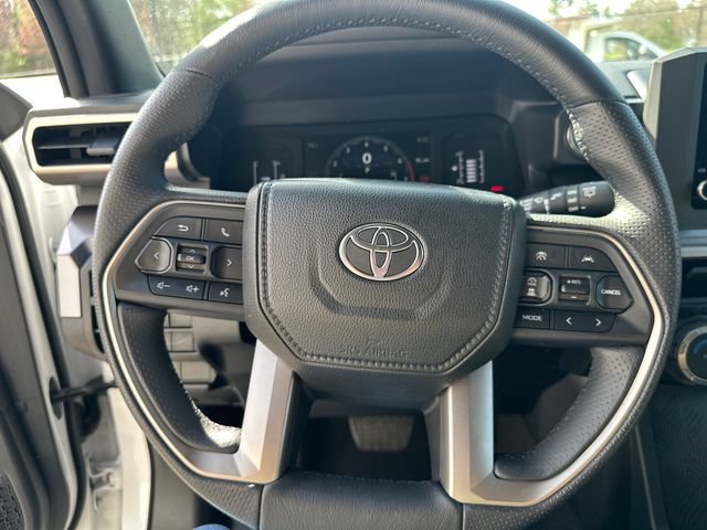 Used 2025 Toyota 4Runner SR5 AWD/4WD image 25