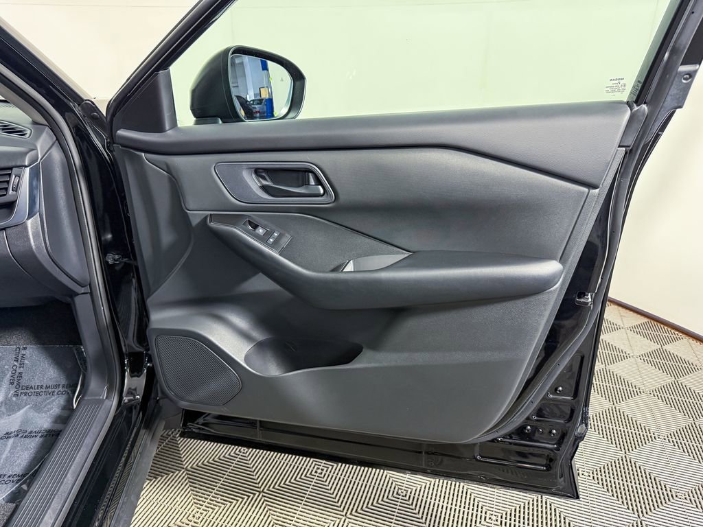 Certified 2025 Nissan Rogue S image 40