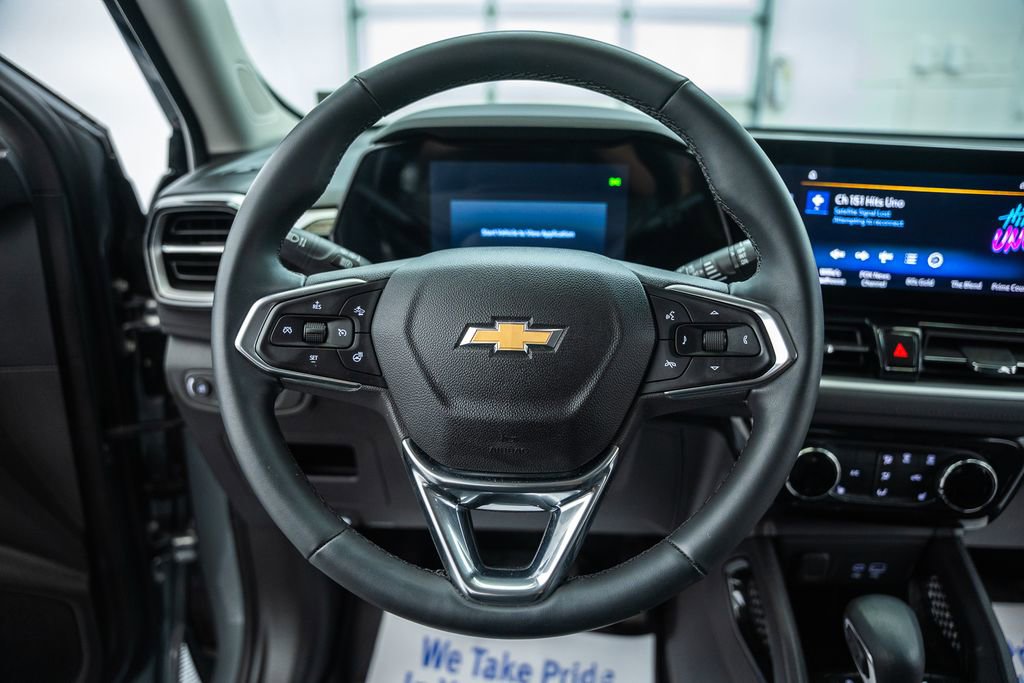 Used 2025 Chevrolet TrailBlazer LT w/ LT Cold Weather Package AWD/4WD image 27