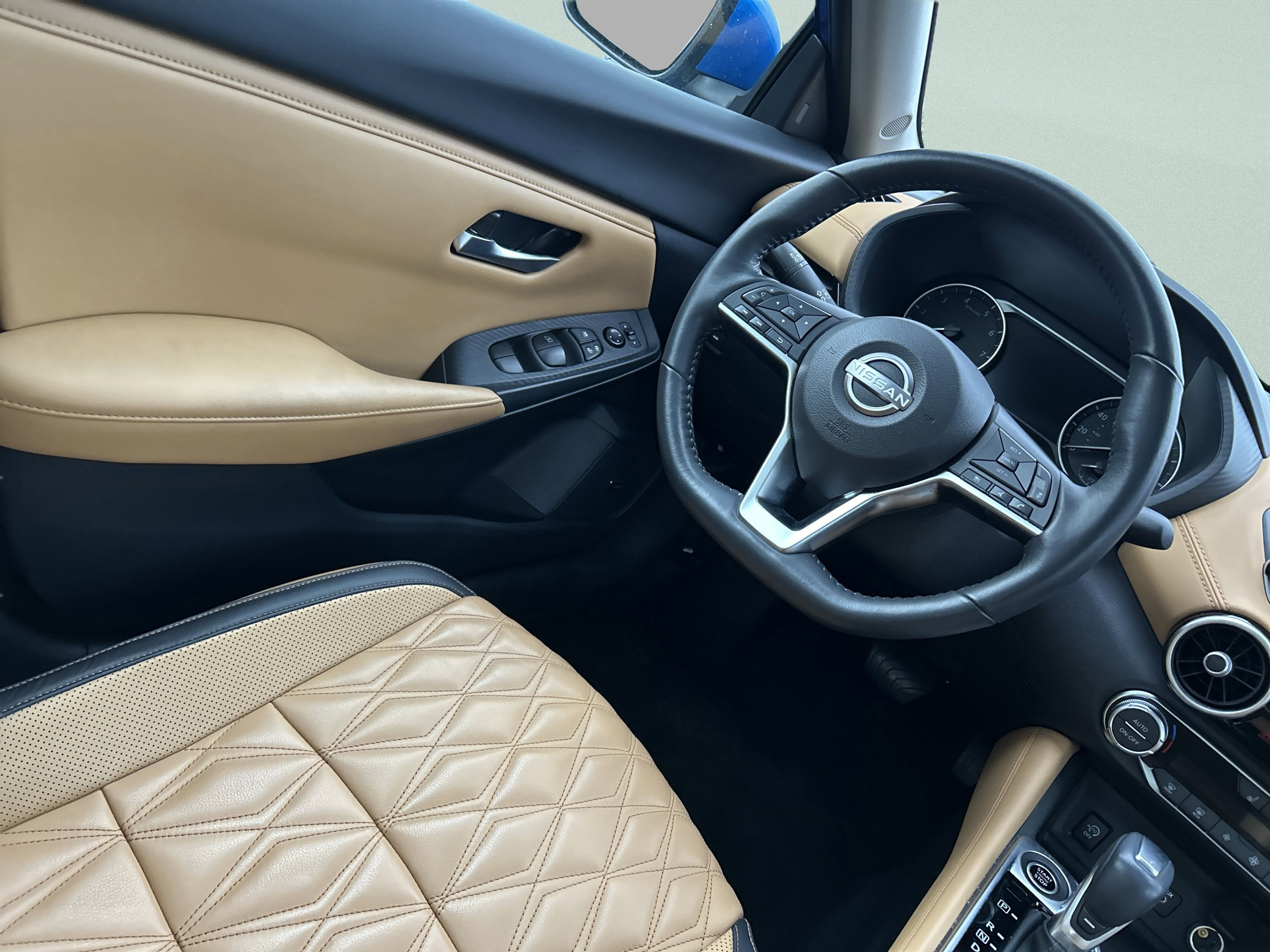 Used 2025 Nissan Sentra SV w/ SV Premium Package image 17