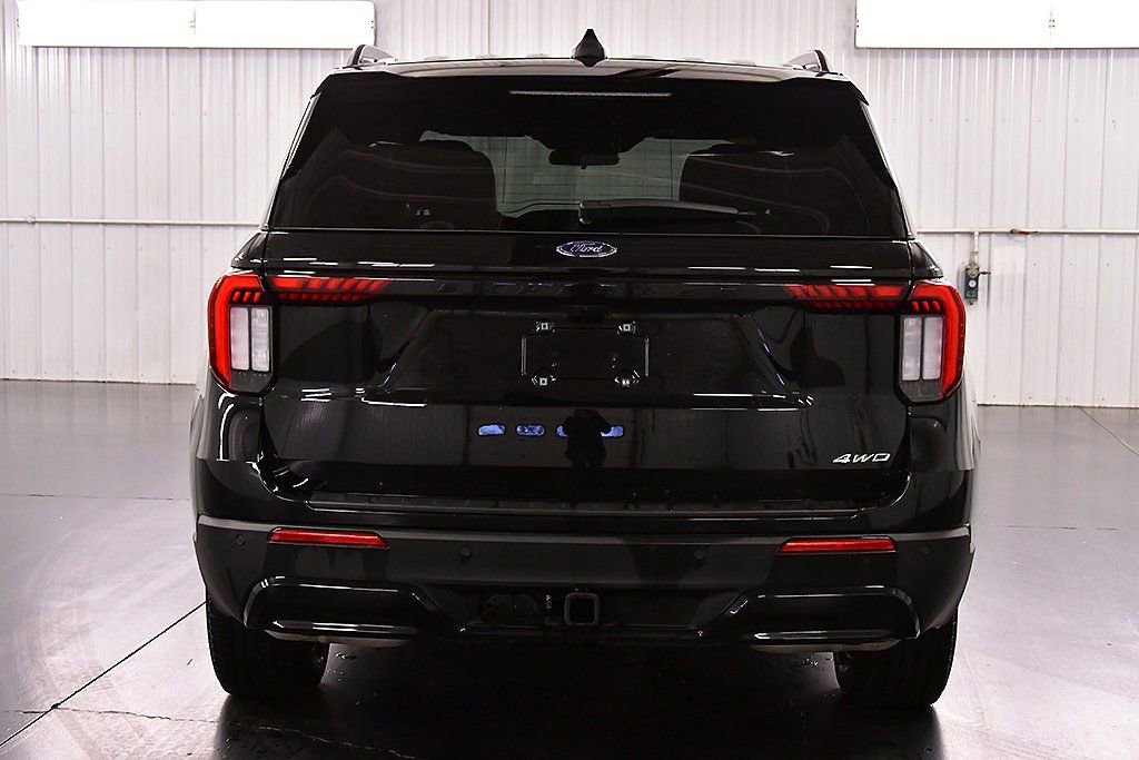 Used 2025 Ford Explorer ST-Line image 6
