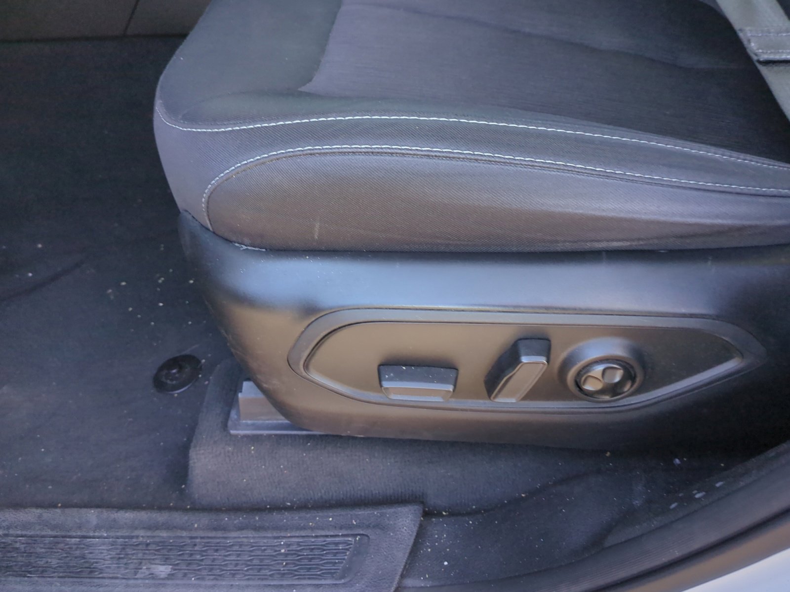 Certified 2023 Jeep Grand Cherokee Laredo image 14