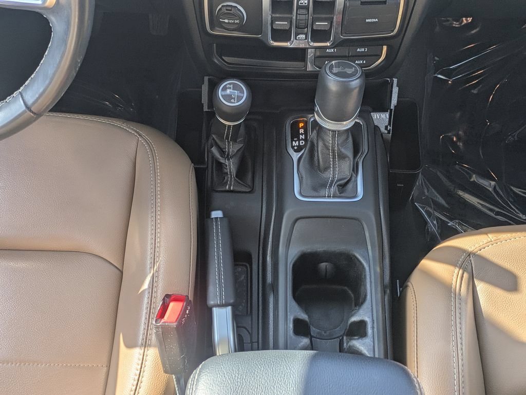 Used 2022 Jeep Wrangler Unlimited Sahara AWD/4WD image 18