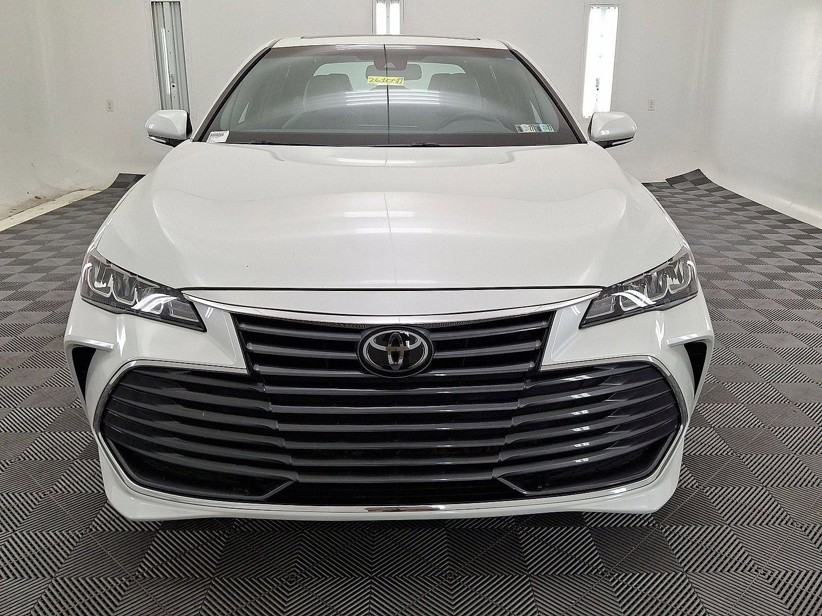 Used 2022 Toyota Avalon XLE w/ Moonroof Package image 29