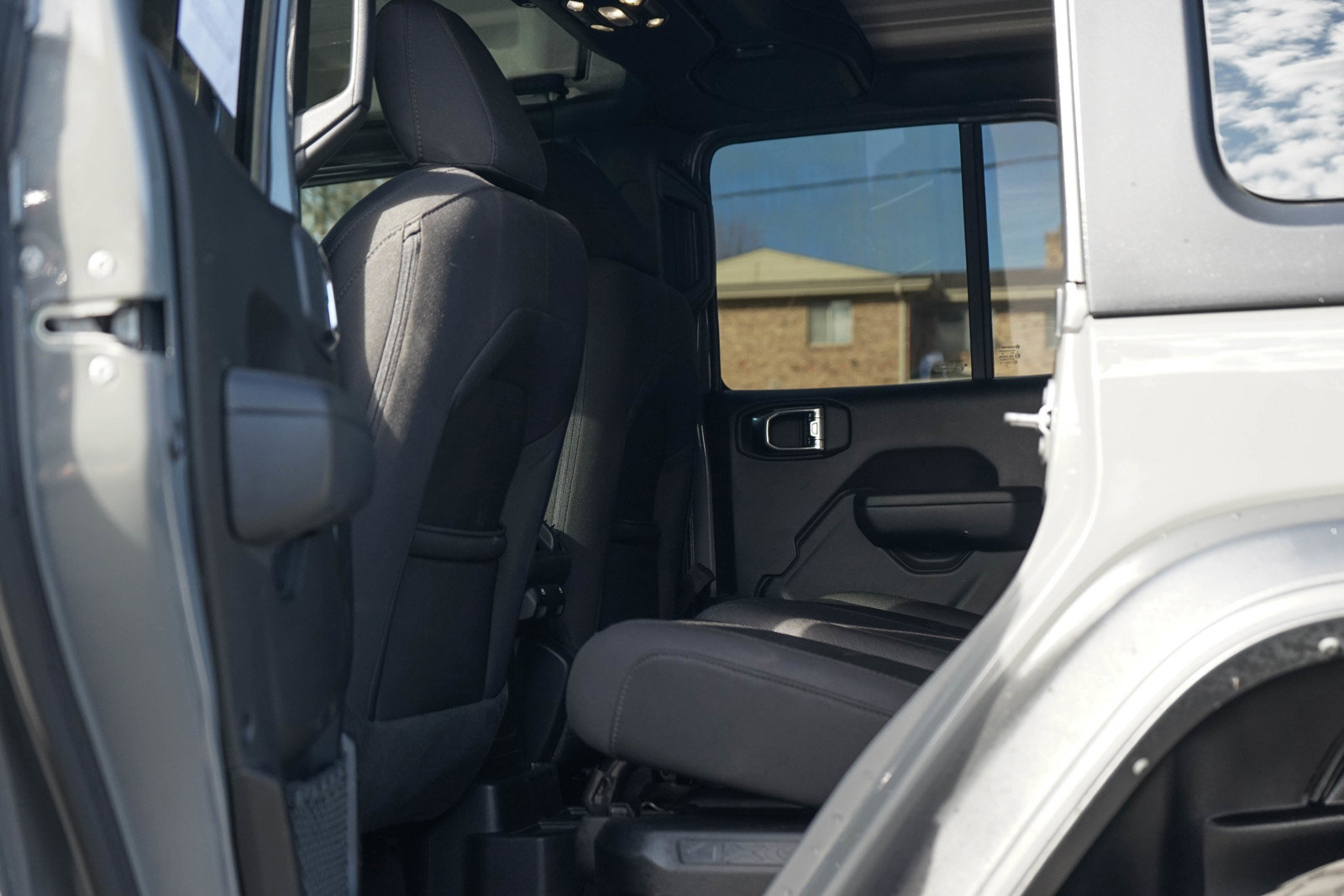 Used 2023 Jeep Wrangler Unlimited w/ Cold Weather Group image 26