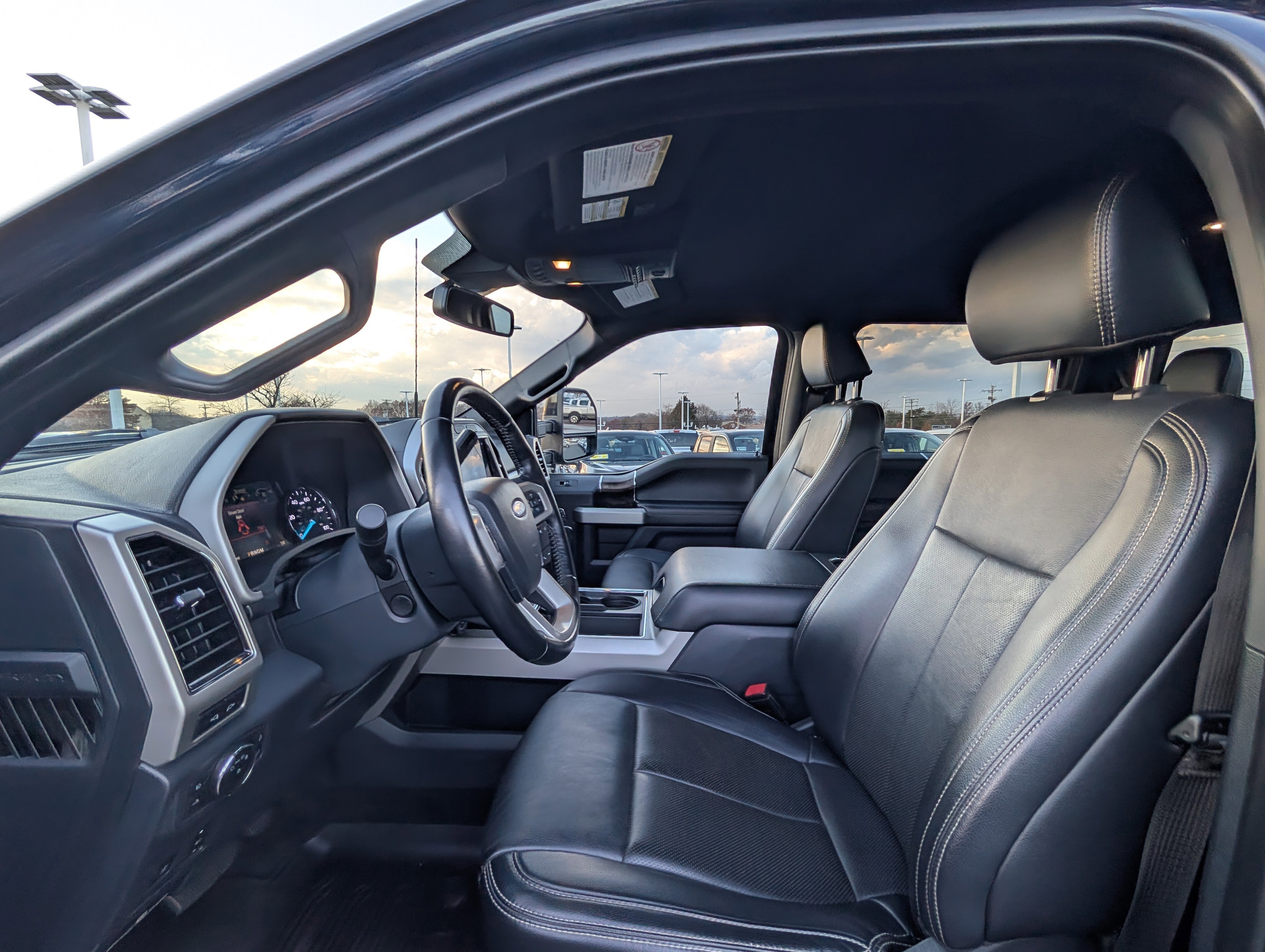 Used 2022 Ford F250 Lariat w/ Black Appearance Package image 15