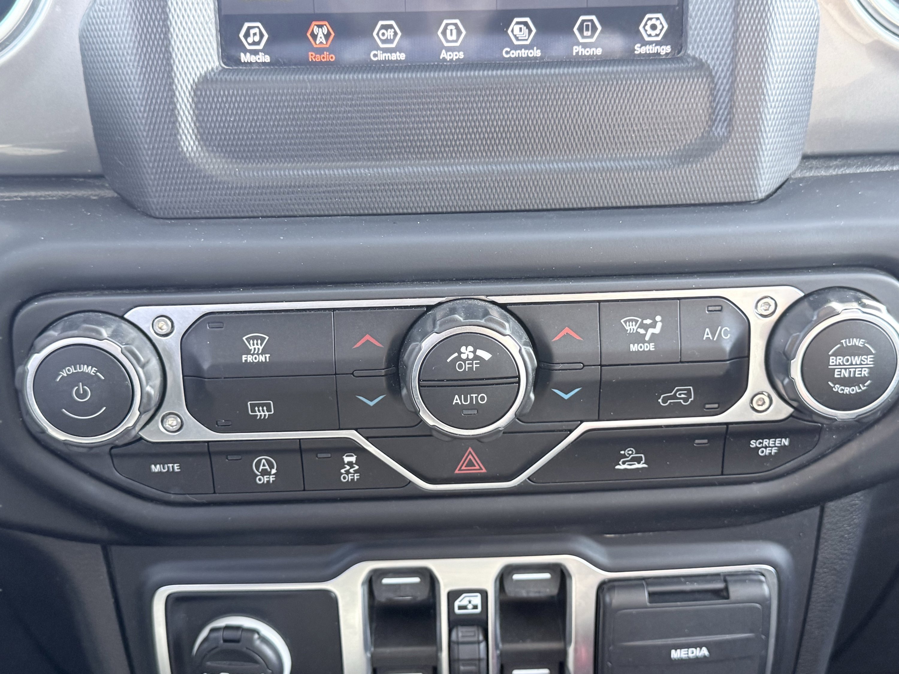 Used 2021 Jeep Wrangler Unlimited Sahara image 43