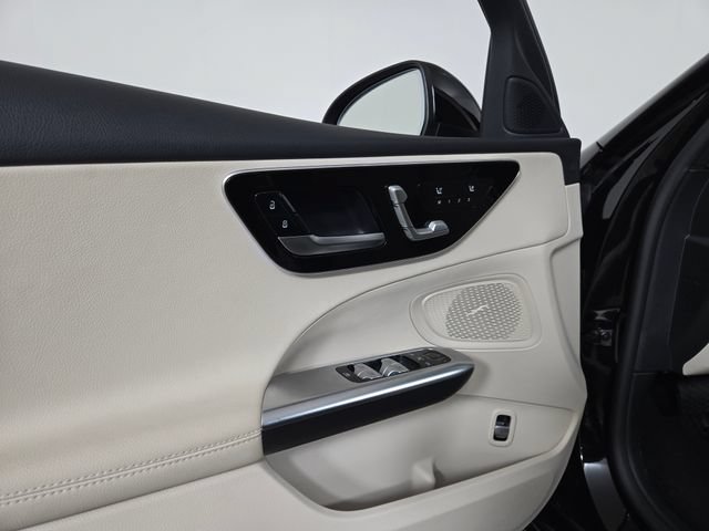 Used 2025 Mercedes-Benz C 300 4MATIC Sedan image 21