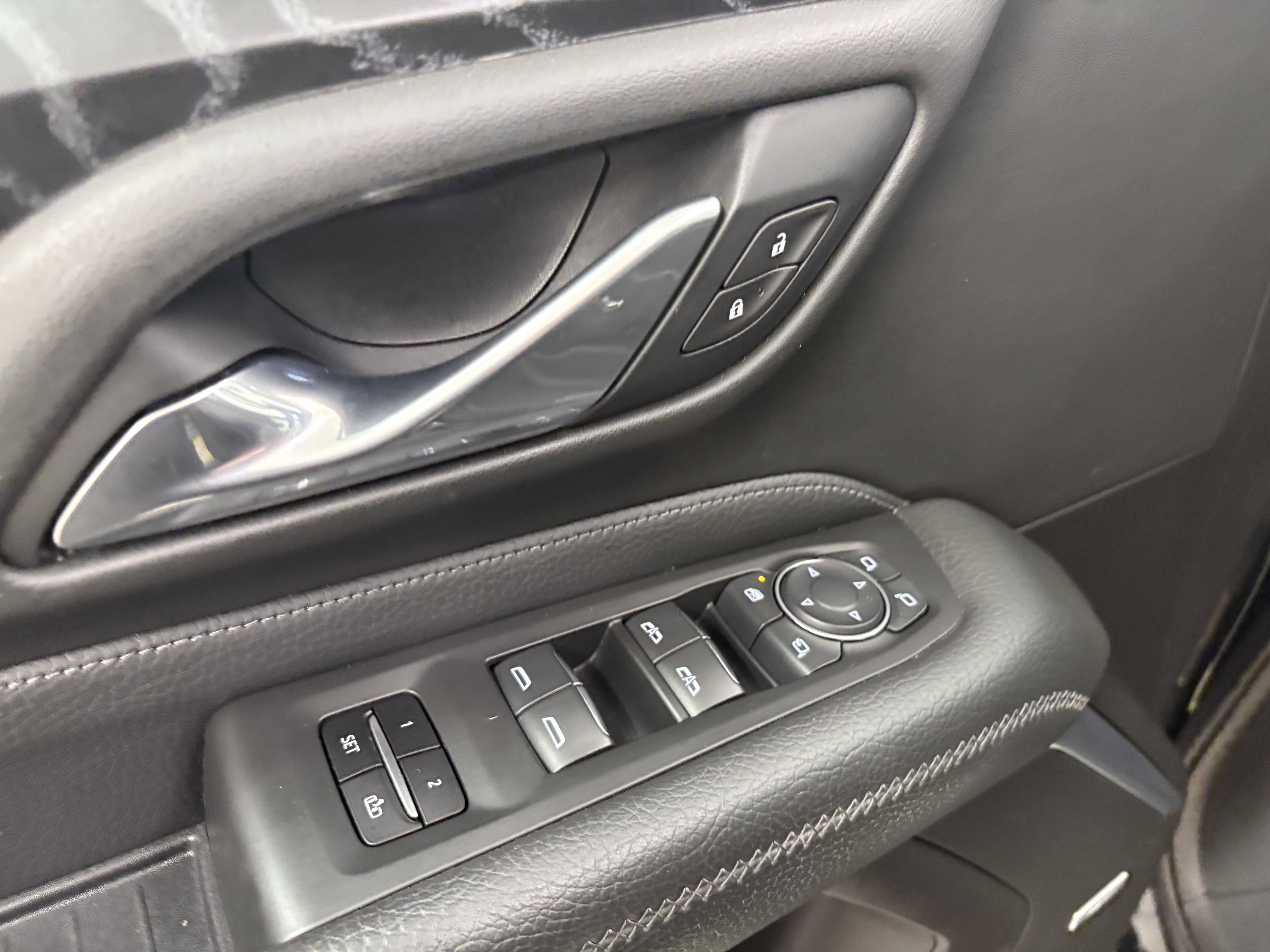 Used 2021 GMC Yukon XL Denali w/ Denali Premium Package image 29