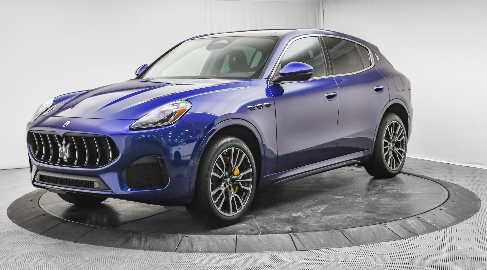 Used 2025 Maserati Grecale GT AWD/4WD image 3