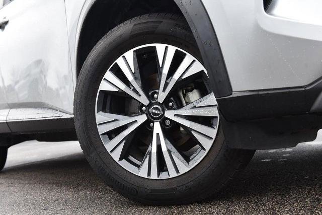 Certified 2023 Nissan Rogue SV image 3