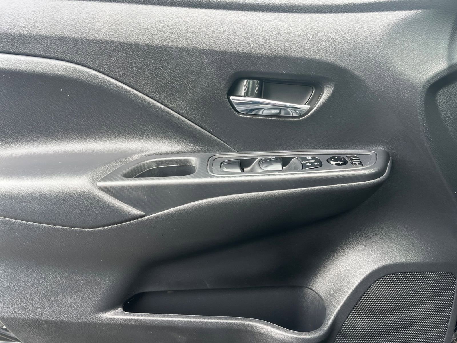 Used 2025 Nissan Versa SV image 18